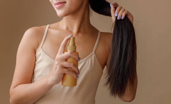 Kiedy humektanty, a kiedy emolienty? Czego naprawdę potrzebują Twoje włosy.