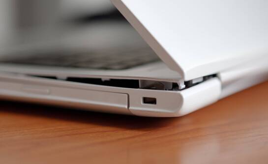 Naprawa laptopa po upadku: na co zwrócić uwagę?