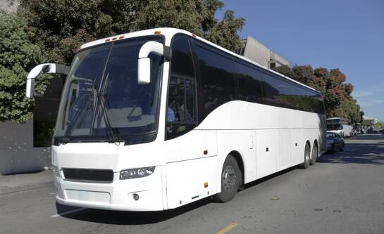 Jak wynajem busa może wspierać organizację wydarzeń kulturalnych?