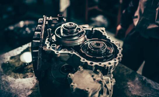 Rola doświadczenia w skutecznej naprawie sterowników skrzyń biegów