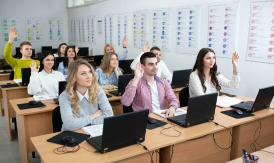 Możliwości edukacji cyfrowej w szkołach średnich w Katowicach