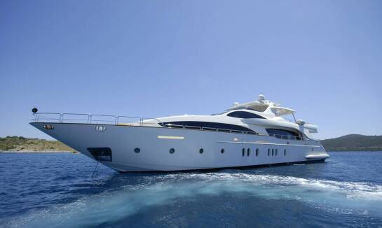 Jakie korzyści oferują luksusowe jachty na sprzedaż dla miłośników żeglarstwa?