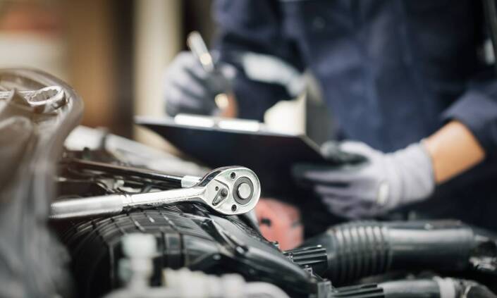 Jakie są główne wyzwania w zarządzaniu jakością przy produkcji progów samochodowych?