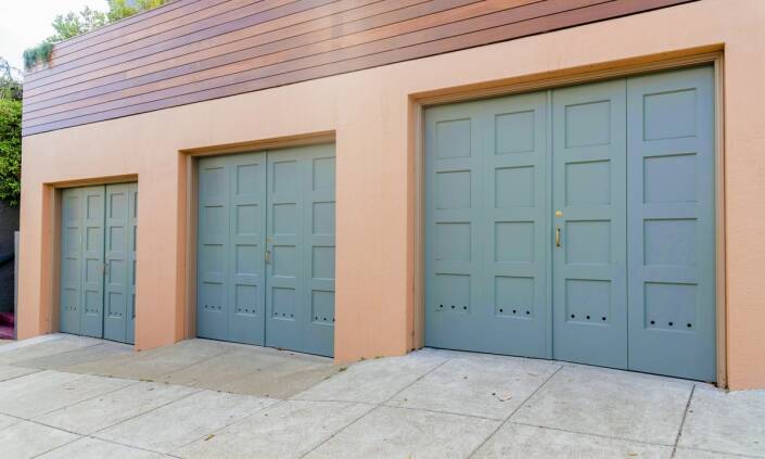 Jakie są możliwości konfiguracji garaży blaszanych od wiodącego producenta?