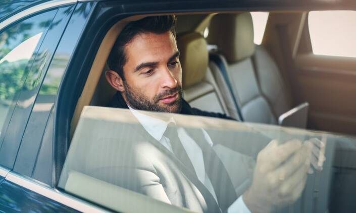 Jakie korzyści niesie ze sobą wynajem limuzyn na eventy branżowe?