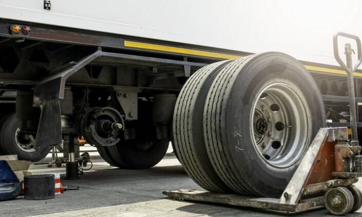 Wpływ regularnych przeglądów na bezpieczeństwo pojazdów ciężarowych