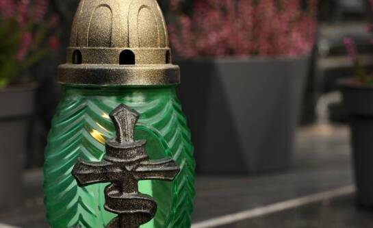 Jak porcelanki nagrobkowe odzwierciedlają osobowość zmarłego?