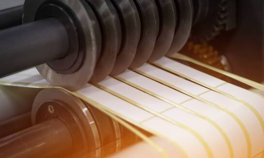 Cylindry drukarskie w kontekście złocenia na gorąco – jak osiągnąć najlepsze efekty?