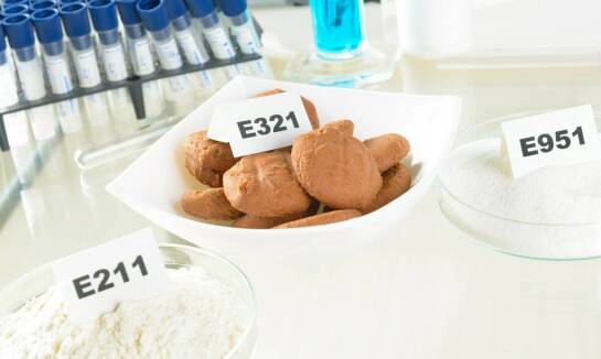 Dlaczego zgodność etykiet z przepisami prawnymi jest kluczowa dla bezpieczeństwa konsumentów?