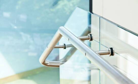 Balustrady stalowe a ich odporność na uszkodzenia mechaniczne i korozję