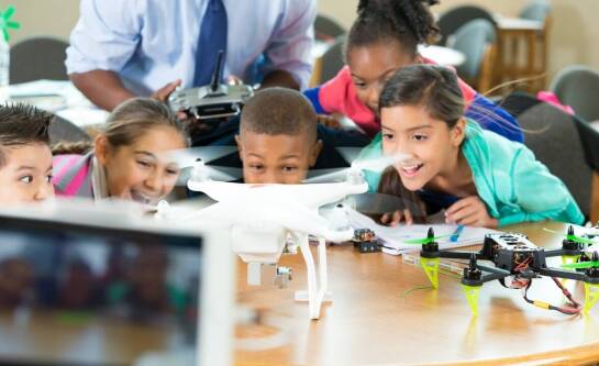 W jakich klasach uczymy się o biznesie i zarządzaniu?