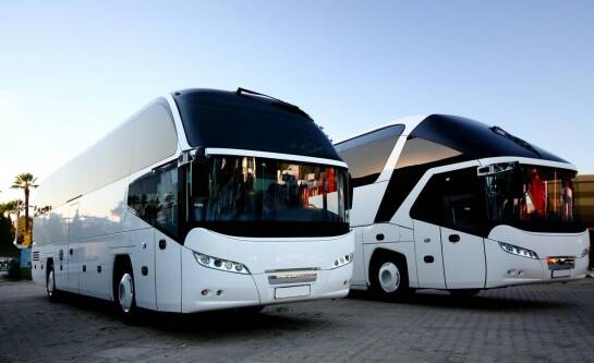 Zalety wynajmu busa na wesele – komfort i wygoda dla wszystkich gości