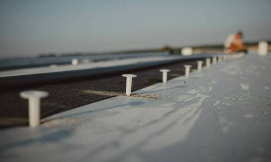 Wpływ jakości styropapy na długowieczność płaskich dachów