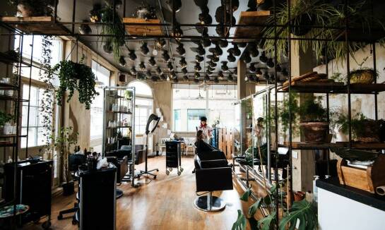 Personalizacja usług fryzjerskich w salonie na Białołęce