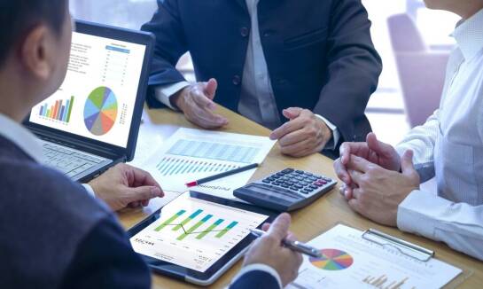 Jak zapewnić pełną zgodność z przepisami rachunkowymi dzięki specjalistom?