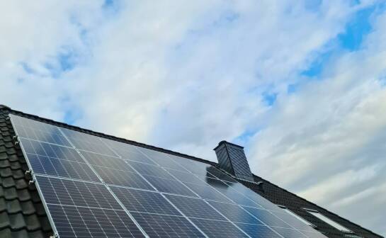 Fotowoltaika a minimalizacja kosztów eksploatacji – jak osiągnąć to?