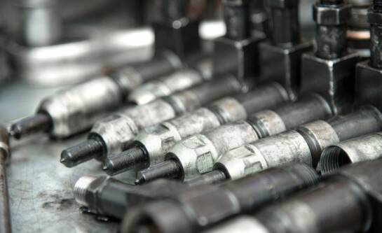 Jak jakość zamiennych części wpływa na koszt i trwałość regeneracji wtrysków?