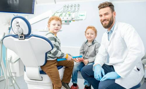 Jakie metody stosuje się w dziecięcej stomatologii?