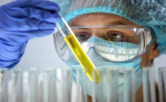 Jak skutecznie chronić się przed chemicznymi substancjami dzięki jednorazowej odzieży?