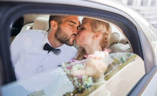 Jak wynajem busa z kierowcą w Poznaniu może usprawnić organizację wesela?