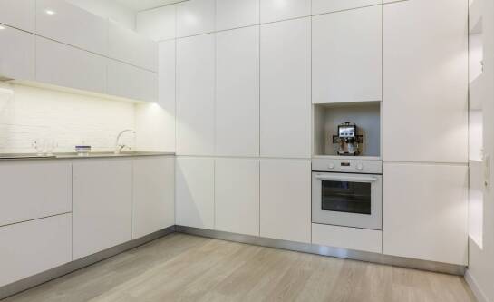 Wykorzystanie przestrzeni w kuchni dzięki meblom na wymiar – wskazówki od stolarza