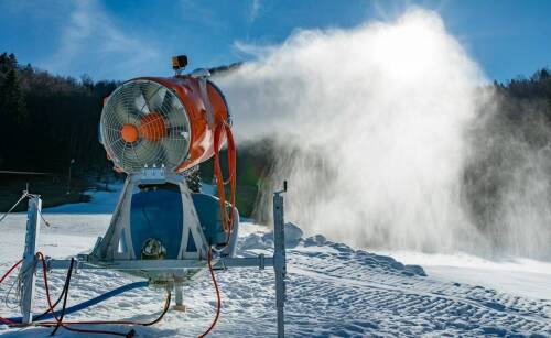Jak wykorzystuje się maszynę do sztucznego śniegu w oprawie promocyjnych i marketingowych wydarzeń?