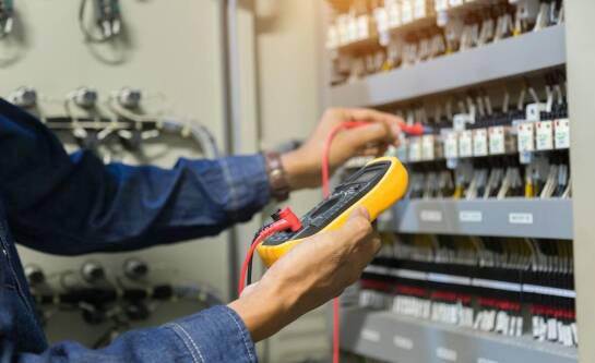 Znaczenie przeglądów elektrycznych instalacji dla energetycznej efektywności budynku