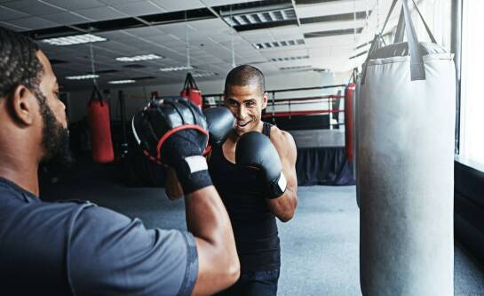 Sprawdzone sposoby na szybkie pozbycie się zakwasów po treningu
