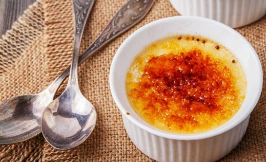 Jak zrobić crème brûlée w domowej kuchni?