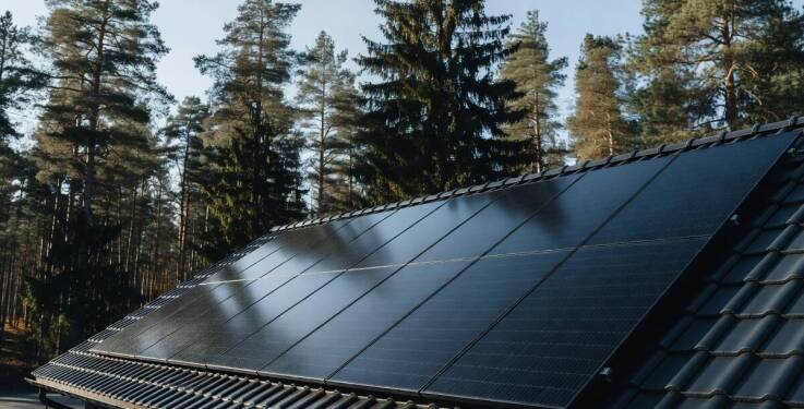 Projektowanie przydomowej instalacji fotowoltaicznej w kontekście uwarunkowań pogodowych i mikroklimatu okolic Hajnówki