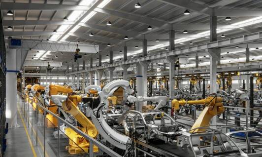 Jak dobrać oświetlenie LED do hali produkcyjnej we Wrocławiu, by poprawić warunki pracy