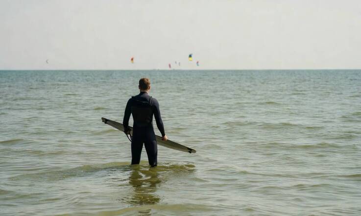 Dlaczego płytka woda i specyfika wiatru nad Zatoką Pucką determinują przebieg nauki kitesurfingu