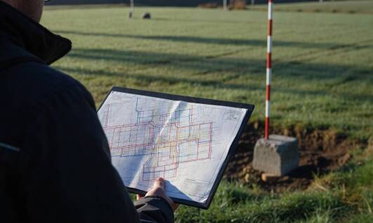 Mapa do celów projektowych pod budowę domu — droga dokumentu od pomiaru po akceptację urzędu