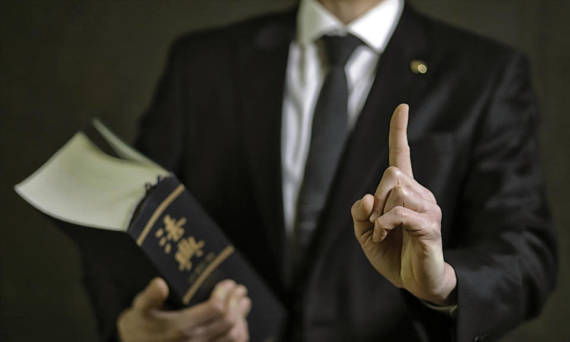 Ile kosztuje wynajęcie adwokata w sprawie karnej i jak wygląda jego pomoc?