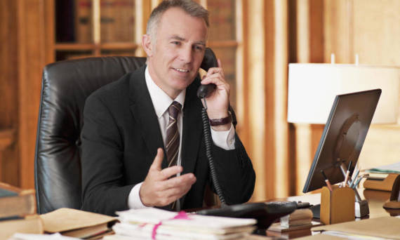 Kto może udzielać porad prawnych i na czym to polega?