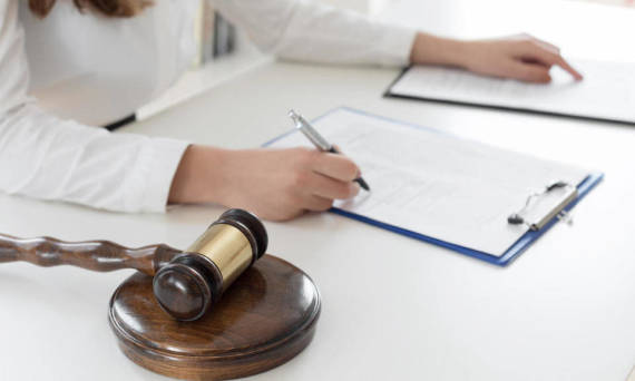 Jakimi sprawami zajmuje się sąd okręgowy i jak działa?