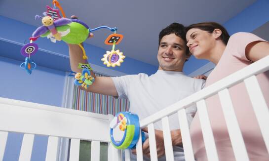 Ciekawe pomysły na udekorowanie łóżeczka dziecięcego