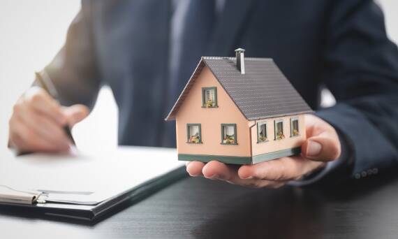 Skup nieruchomości z komornikiem. Zasady postępowania