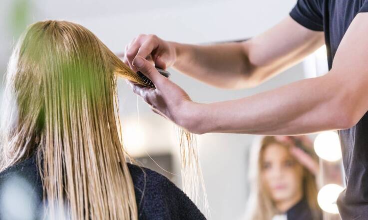 4 rzeczy, których nie powinniśmy robić u fryzjera
