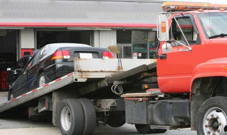 Jakie usługi świadczy pomoc drogowa? Kiedy warto ją wezwać?