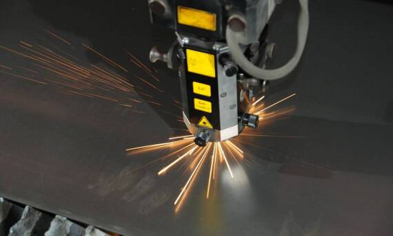 Znakowanie blachy – na czym to polega? 