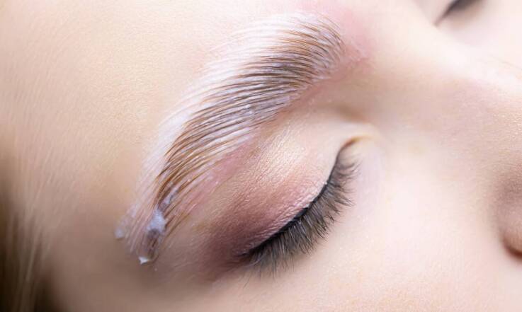 Największe zalety laminacji brwi