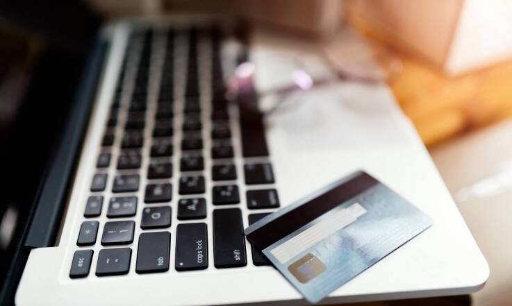 Jak kupować torebki damskie przez internet?