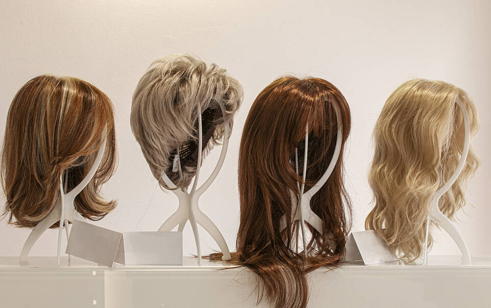 Jak założyć perukę? Praktyczne wskazówki!