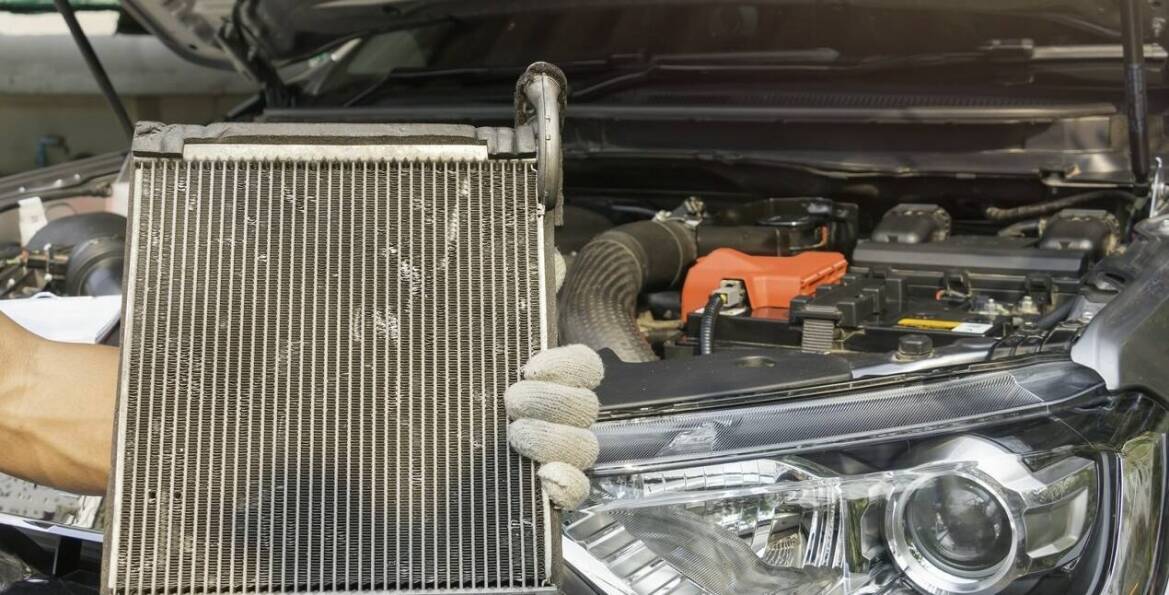 Dlaczego nie warto samodzielnie wymieniać chłodnicy?
