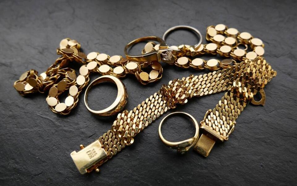 Czy warto kupować biżuterię pozłacaną?