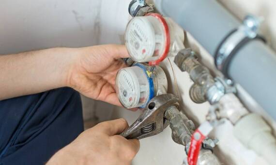Kto odpowiada za wymianę wodomierzy i ciepłomierzy w lokalach mieszkaniowych?