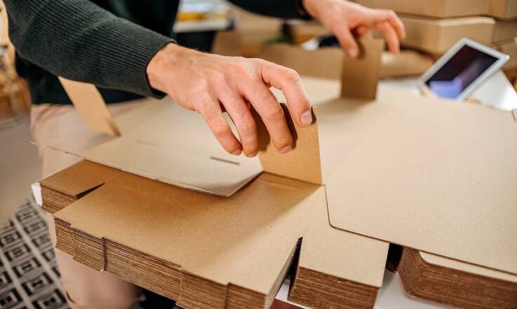 Jak nawiązać współpracę z dobrym producentem opakowań kartonowych?