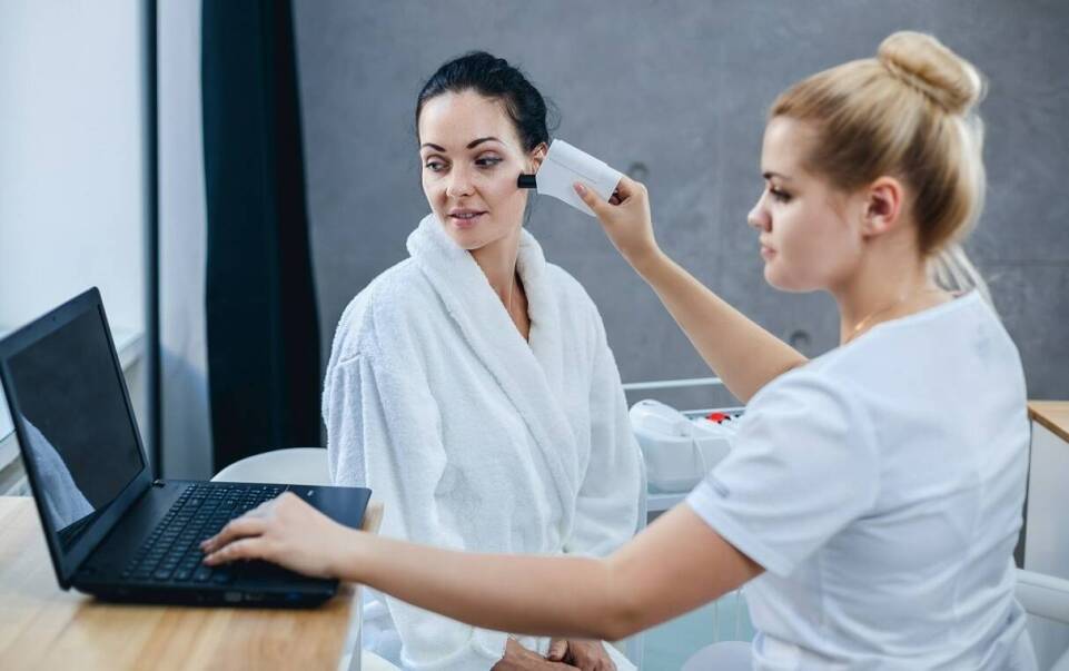 Jak skomputeryzować diagnostykę skóry w gabinecie kosmetycznym?