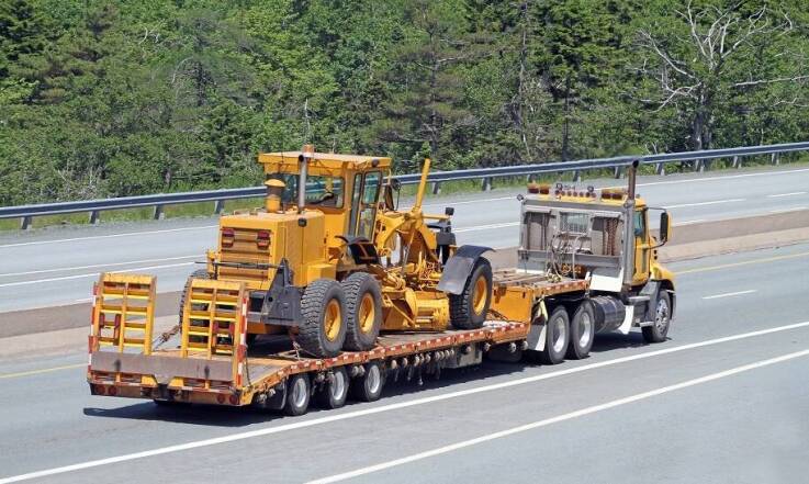 Jak bezpiecznie przetransportować maszyny budowlane?